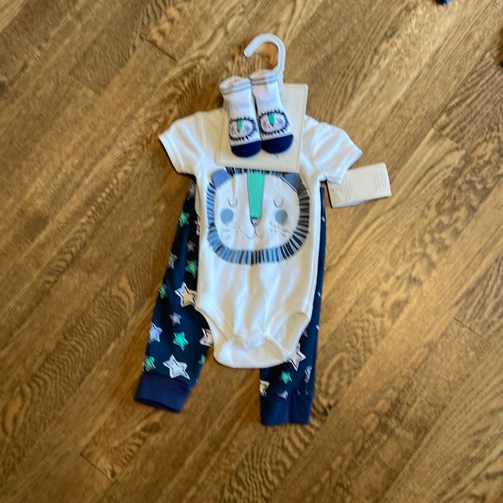 NWT 0-3 month, onesie, pants and socks set.